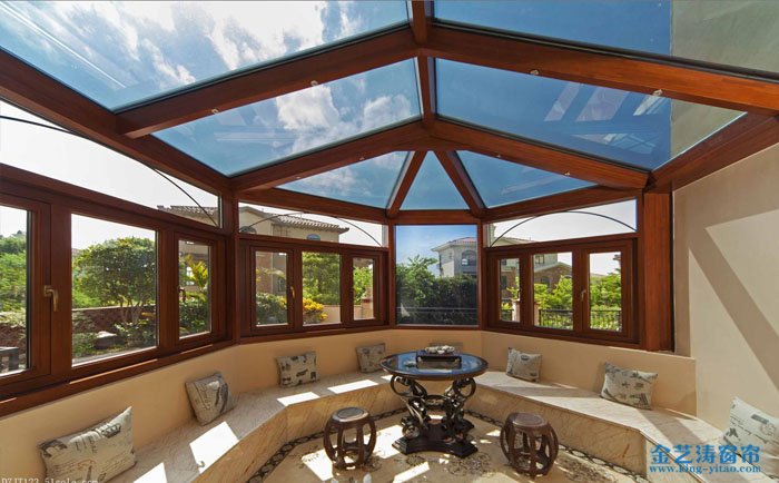 玻璃陽光房裝電動天棚簾好不好?電動天棚簾的優(yōu)缺點 陽光房電動天棚簾