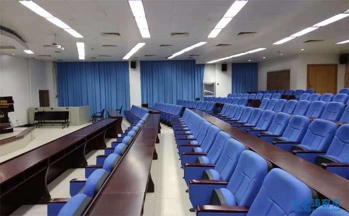 廣州番禺禺東西路陸軍學(xué)院教室遮光窗簾布工程實(shí)拍 遮光窗簾布