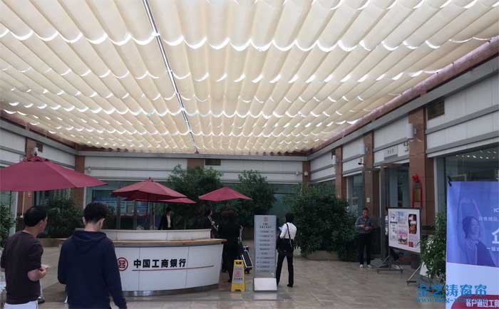 禪城區(qū)汾江南路麗日豪庭工商銀行大堂電動遮陽天棚簾安裝工程 禪城區(qū)汾江南路電動遮陽天棚簾安裝
